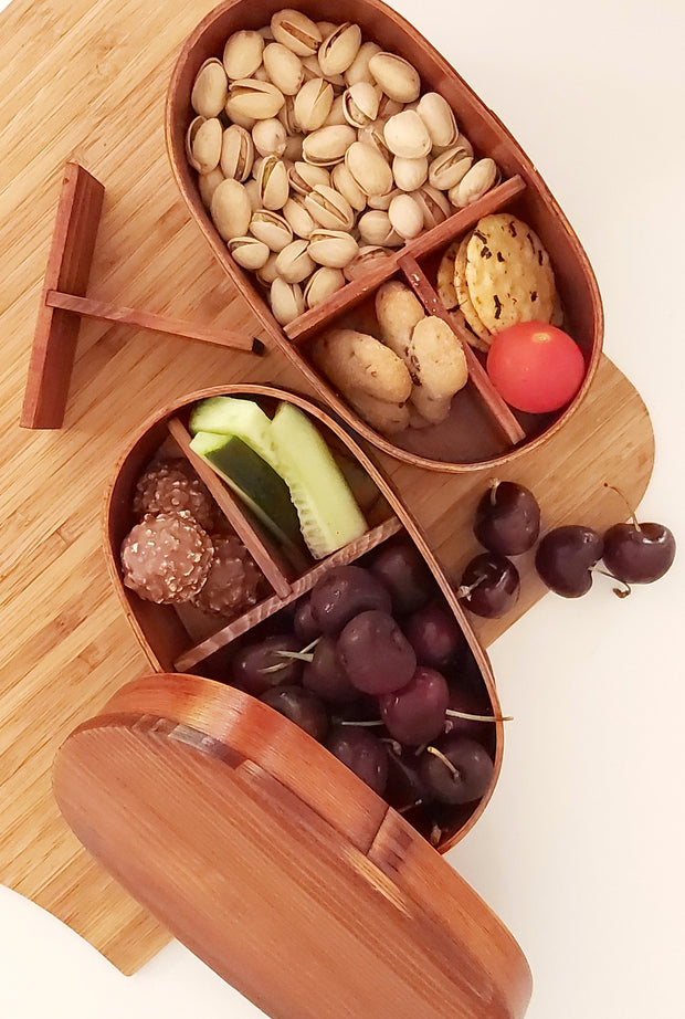 Hand made bamboo bento box. Capacity 700ml. Dimensions inside 7.5cmsX10cms. 